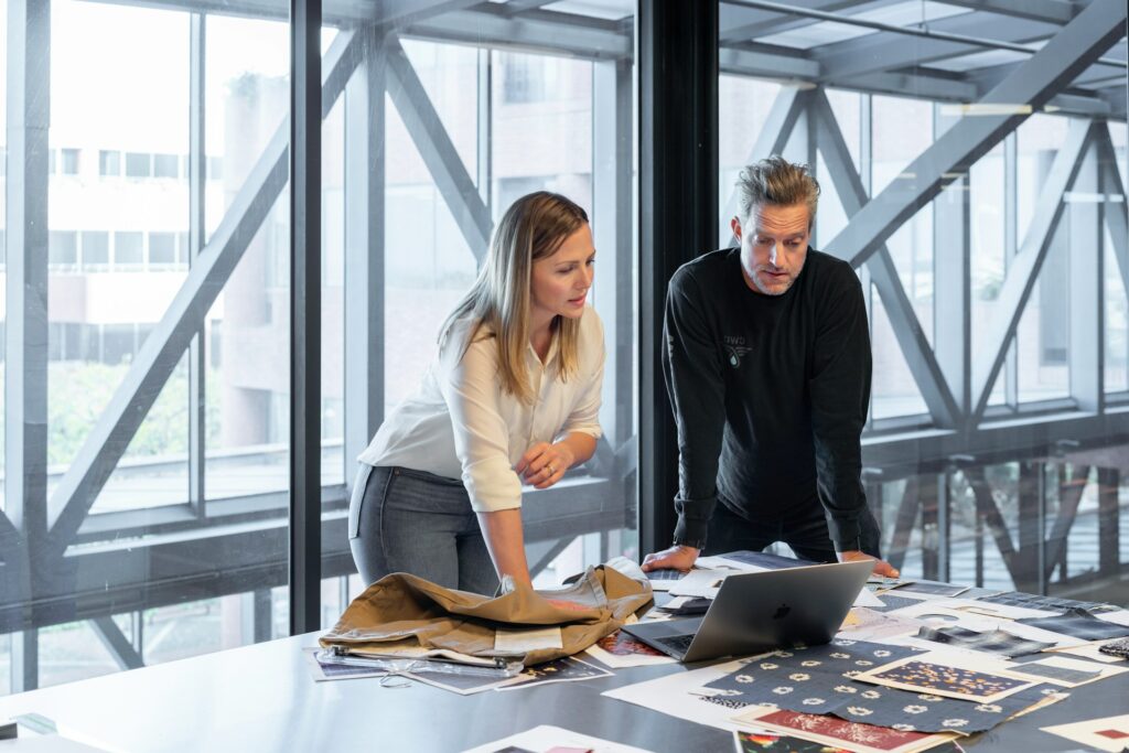 linkedin-sales-solutions-nISqmehpBQk-unsplash